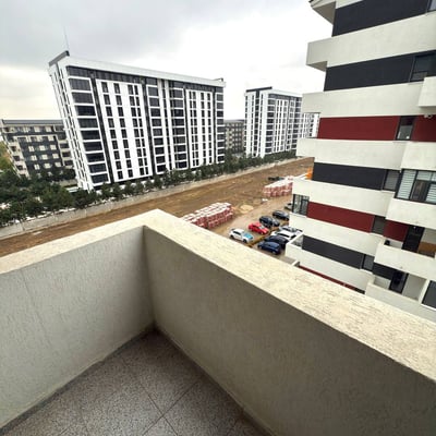Location d’un nouvel appartement de 3 pièces, 70 m², Chiajna, 6ᵉ secteur, Bucarest, Roumanie
